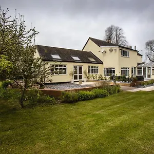  Holiday home The Willows United Kingdom